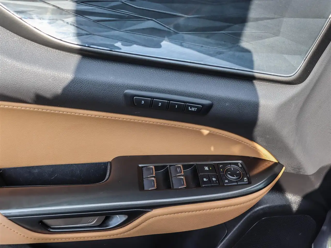 Lexus NX 350 - Image 13
