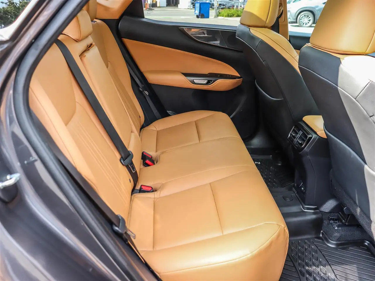 Lexus NX 350 - Image 21