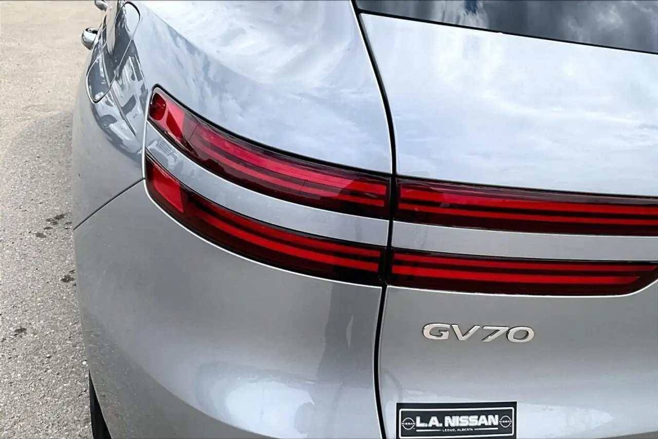Genesis GV70 - Image 30