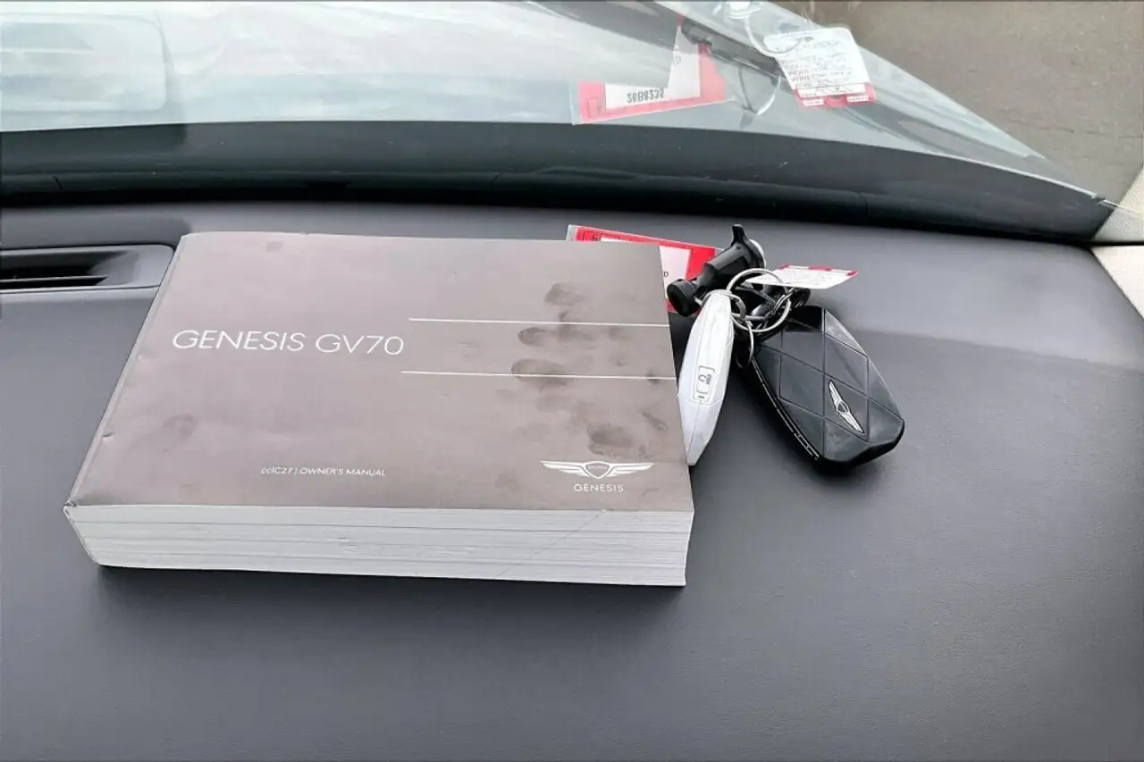 Genesis GV70 - Image 12