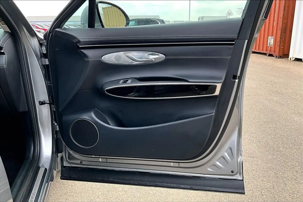 Genesis GV70 - Image 24