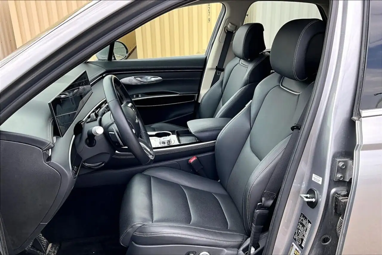 Genesis GV70 - Image 25