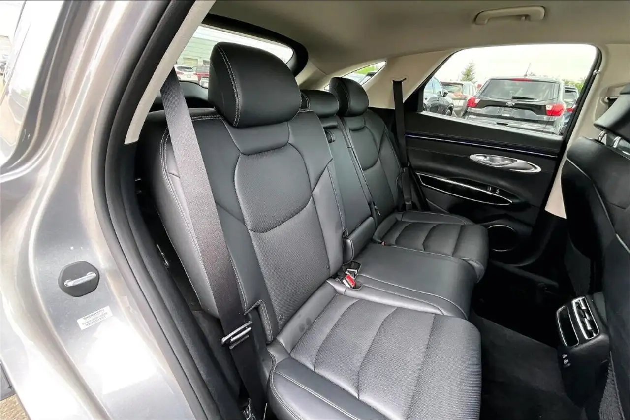 Genesis GV70 - Image 27