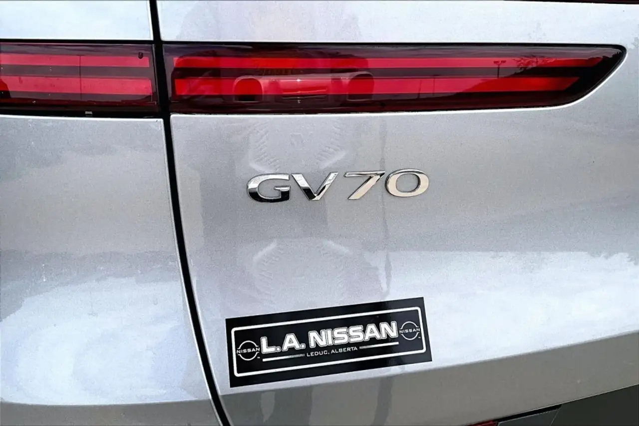 Genesis GV70 - Image 32