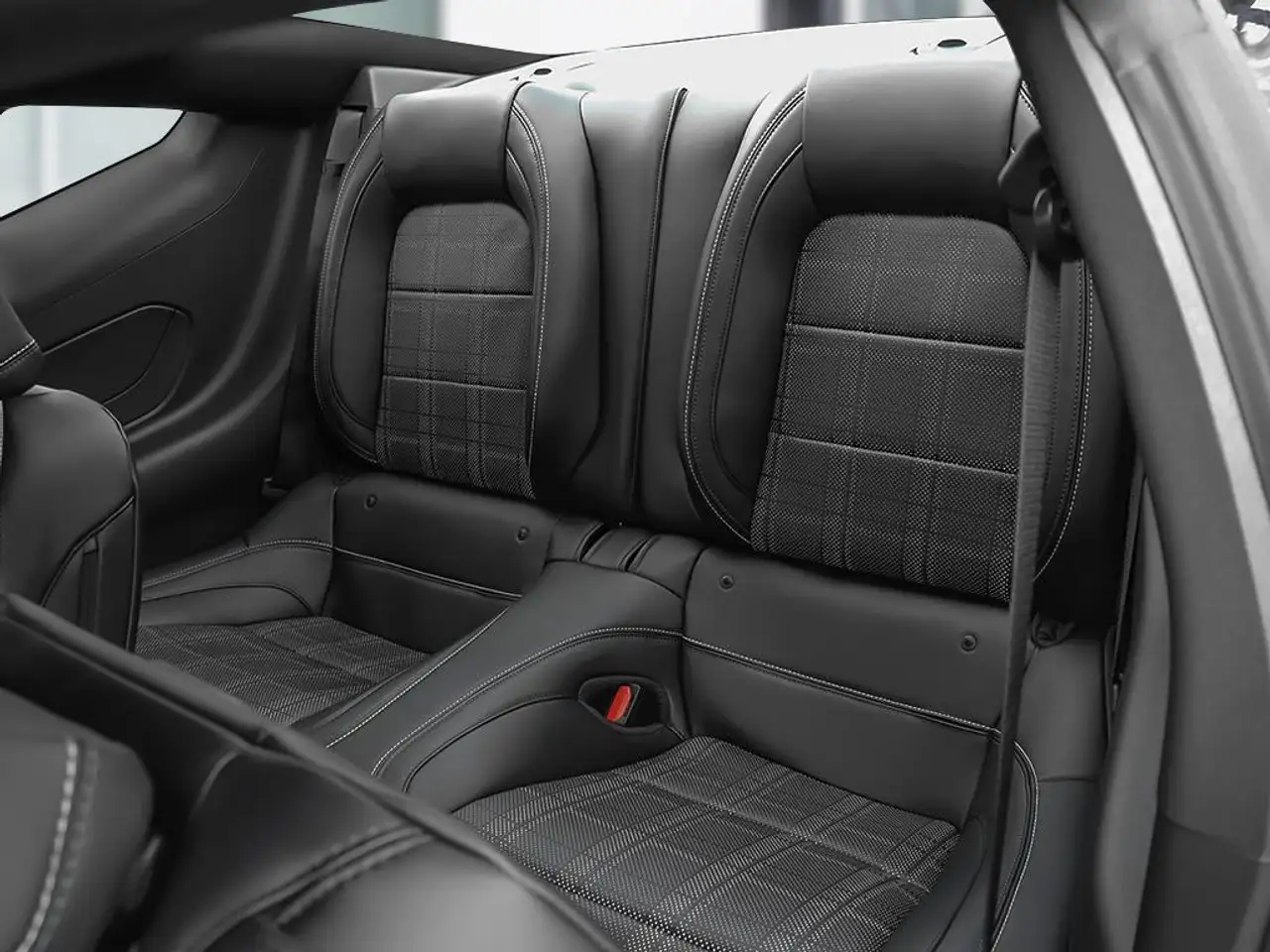 Ford Mustang - Image 22