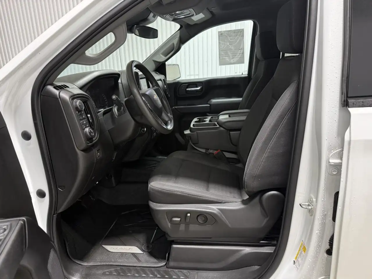 Chevrolet Silverado 1500 - Image 13