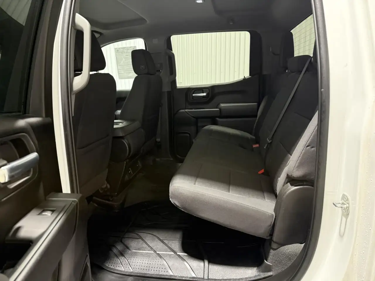 Chevrolet Silverado 1500 - Image 11