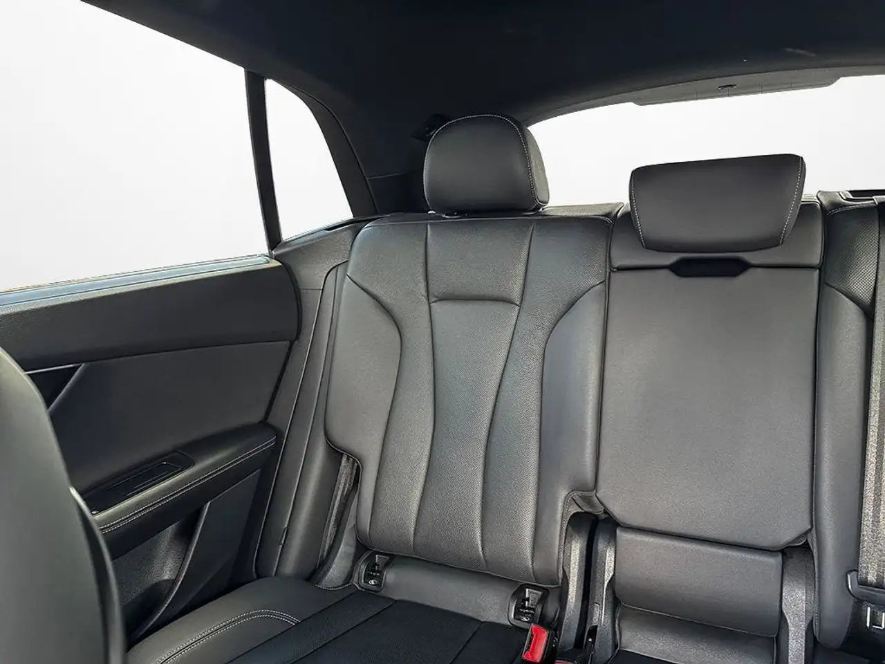 Audi Q8 - Image 13