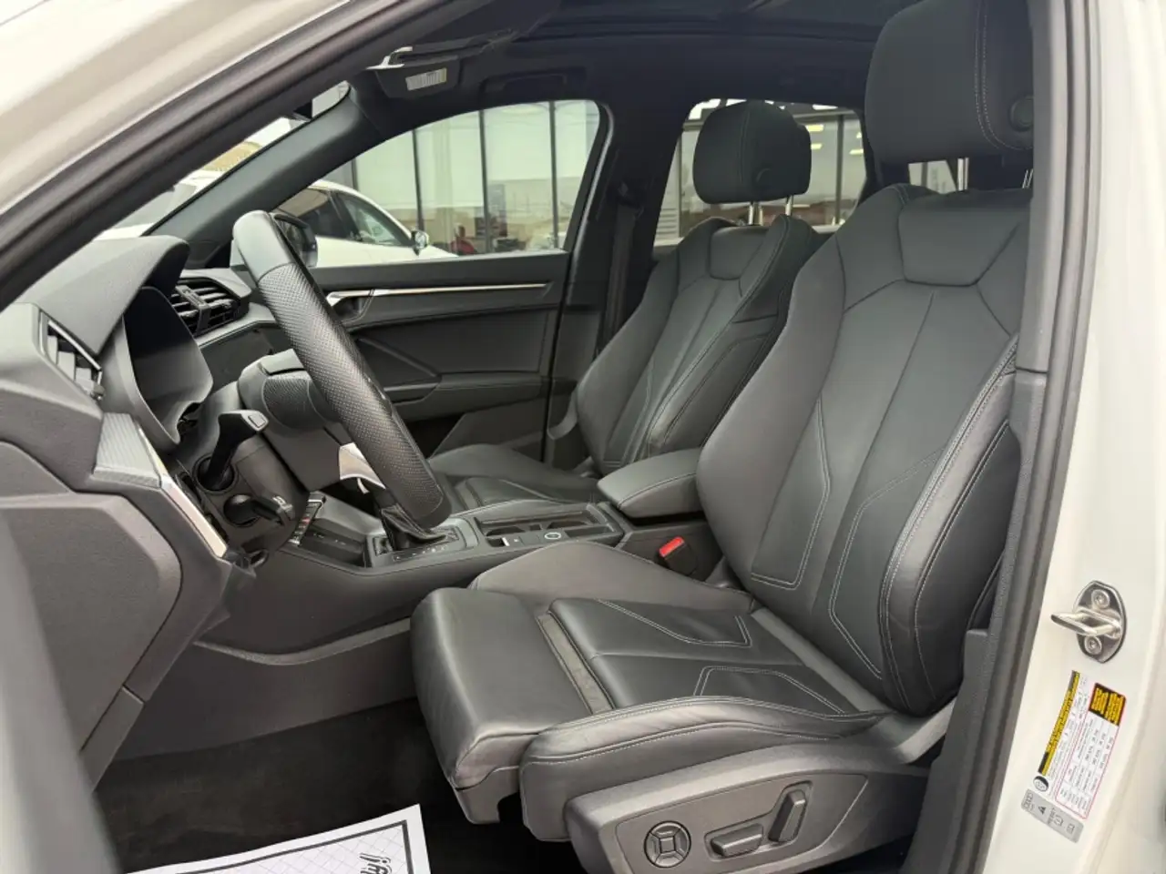 Audi Q3 - Image 12