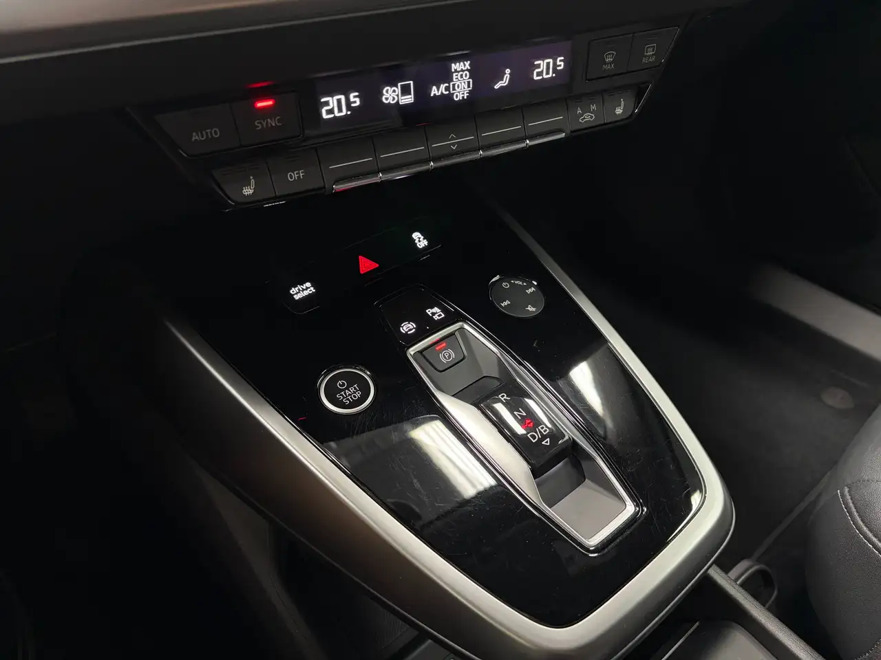 Audi Q4 e-tron - Image 25