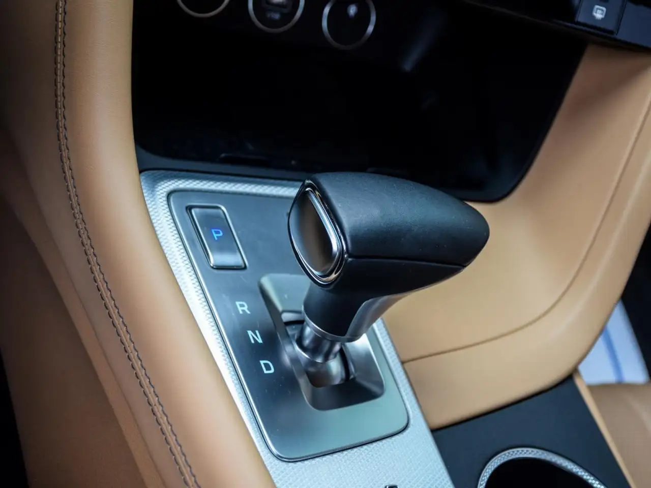 Genesis G70 - Image 24