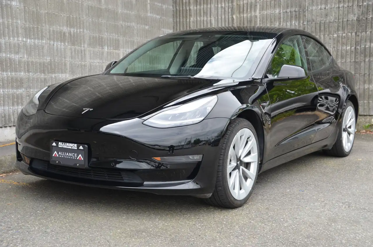 Tesla Model 3 - Image 2