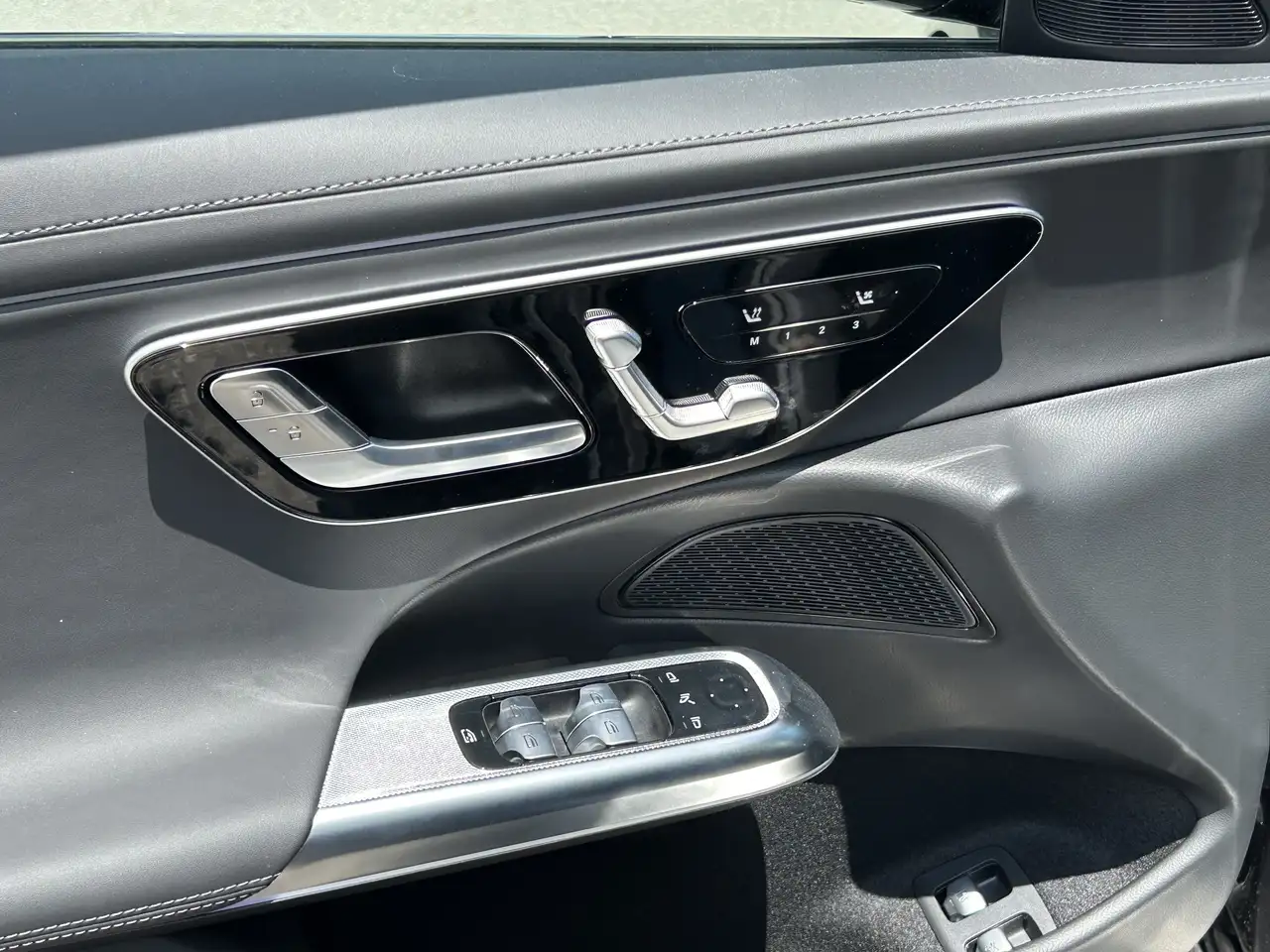 Mercedes-Benz E-Class - Image 10