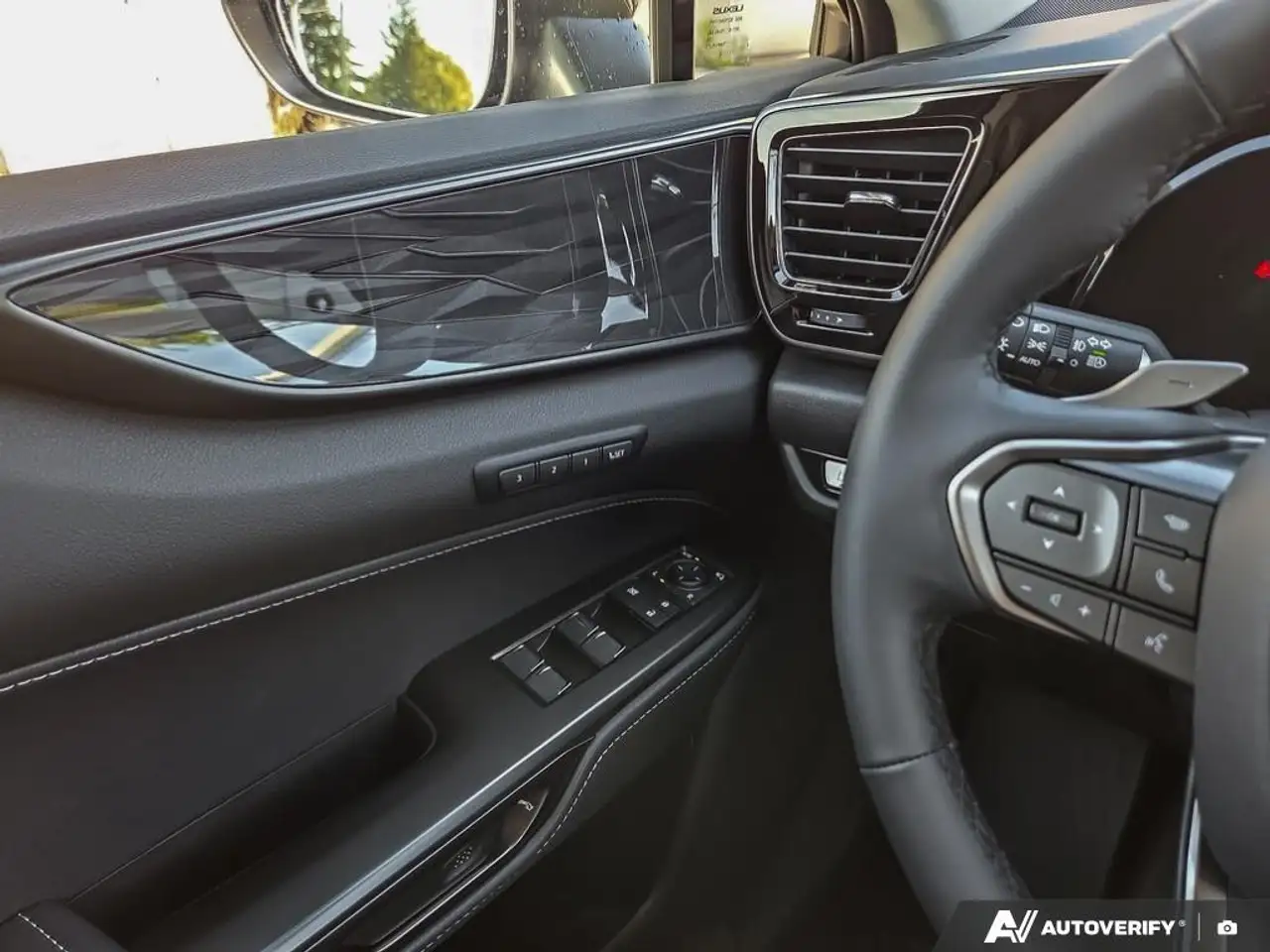 Lexus NX - Image 17