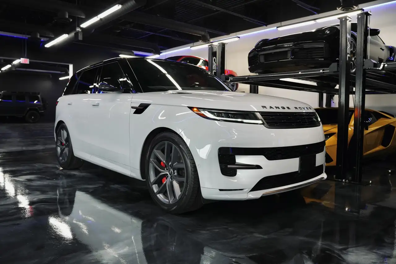 Land Rover Range Rover Sport - Image 1
