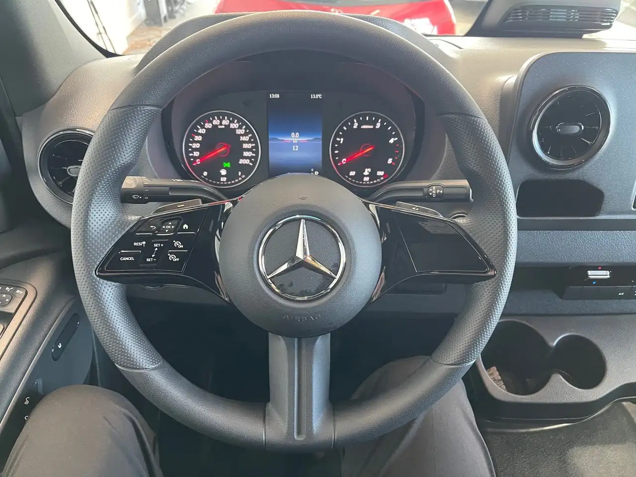Mercedes-Benz Sprinter - Image 11