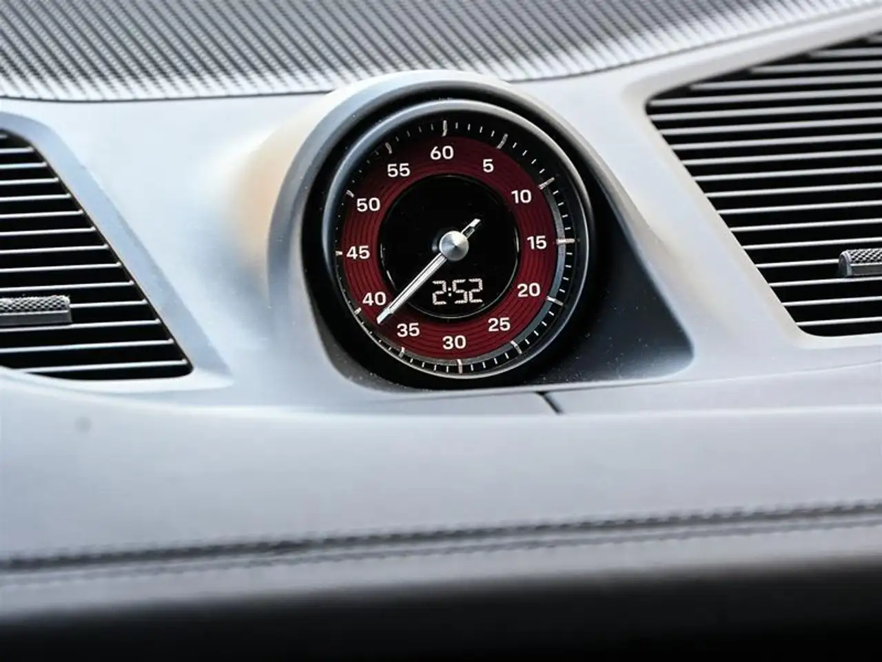 Porsche Cayenne - Image 28