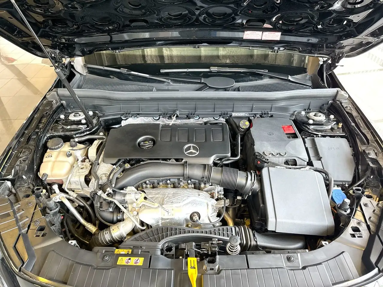 Mercedes-Benz GLB - Image 30