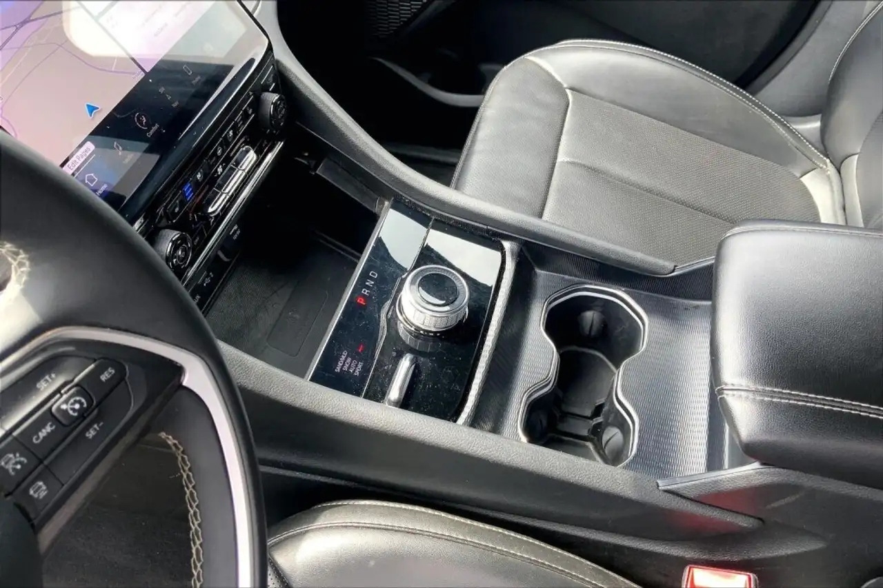 Jeep Grand Cherokee - Image 15