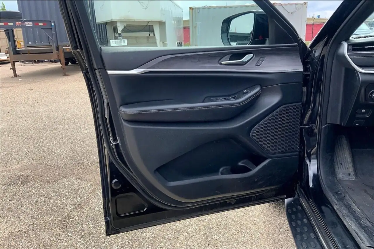 Jeep Grand Cherokee - Image 21
