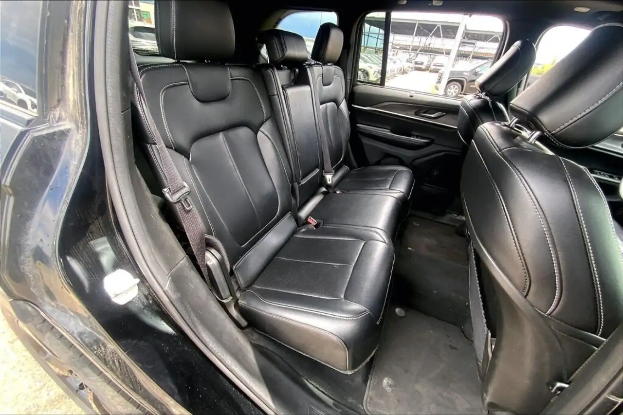 Jeep Grand Cherokee - Image 25
