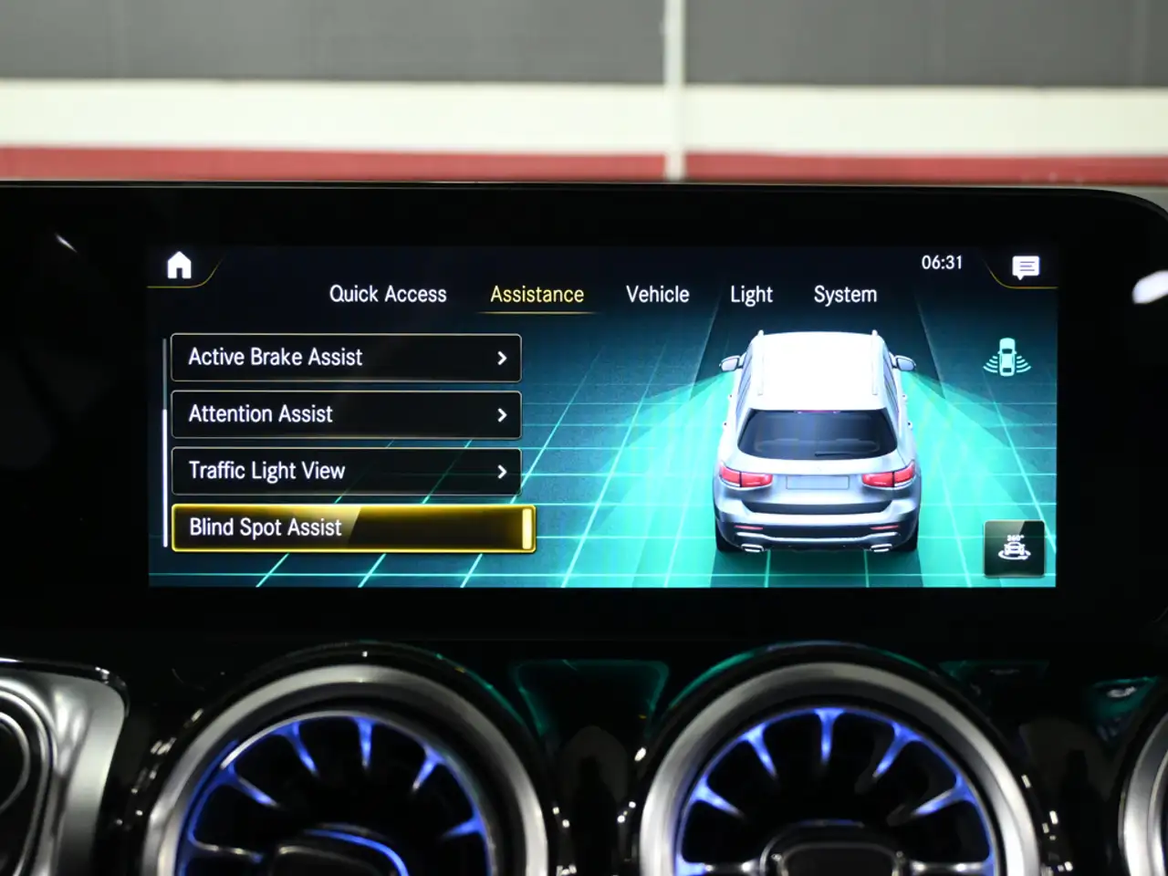 Mercedes-Benz GLB - Image 19
