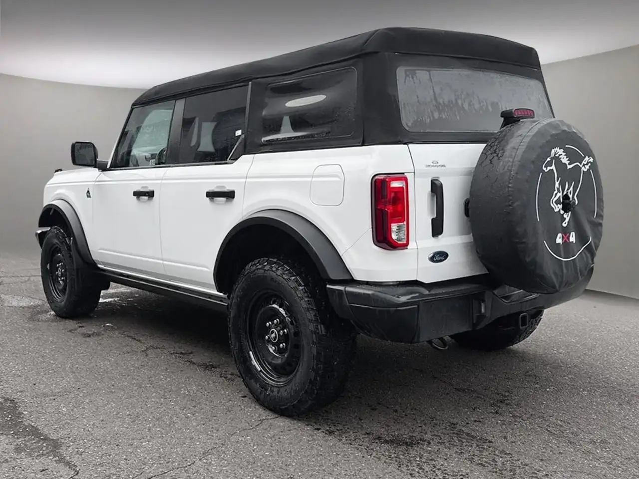 Ford Bronco - Image 4