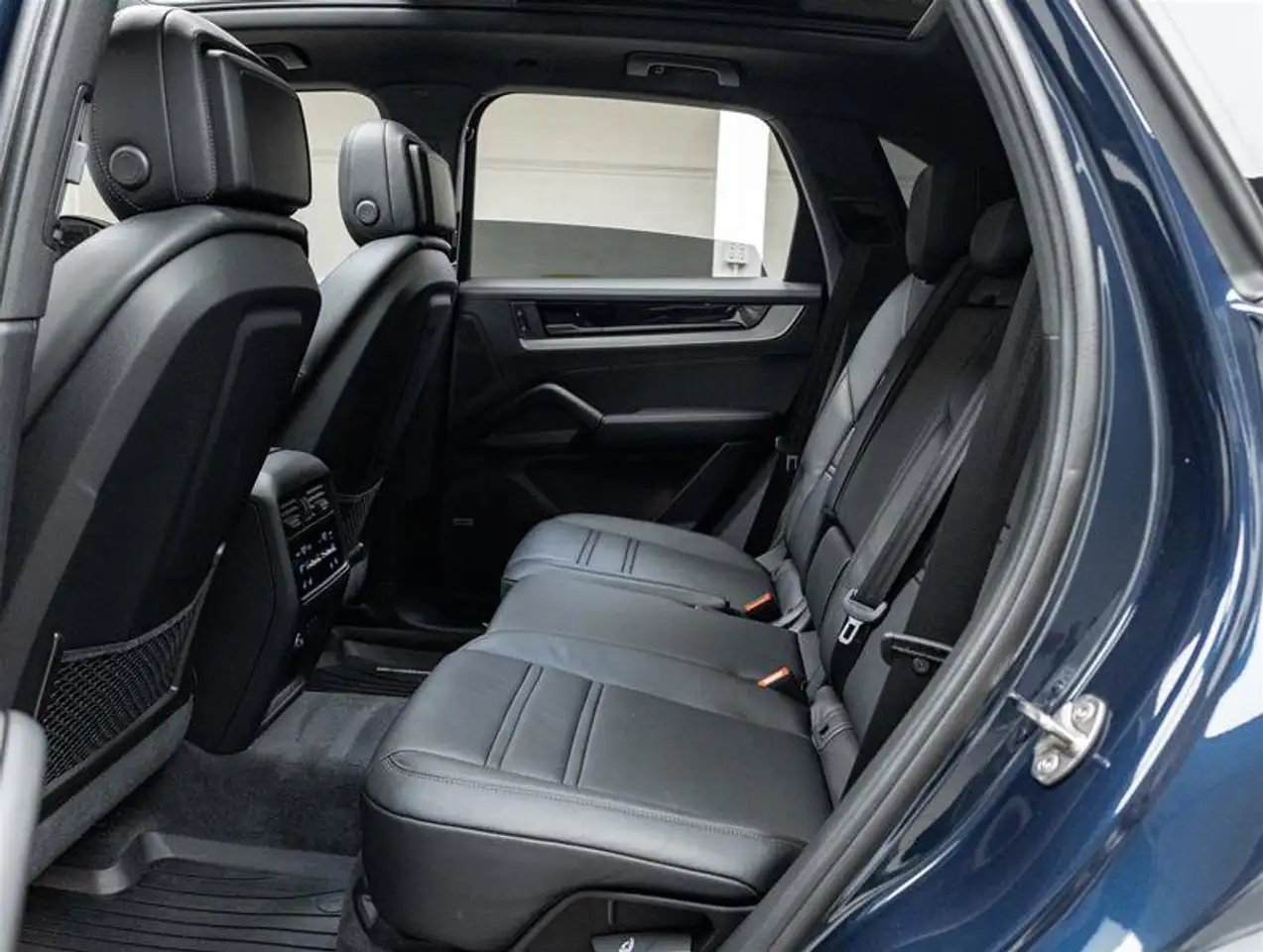 Porsche Cayenne - Image 36