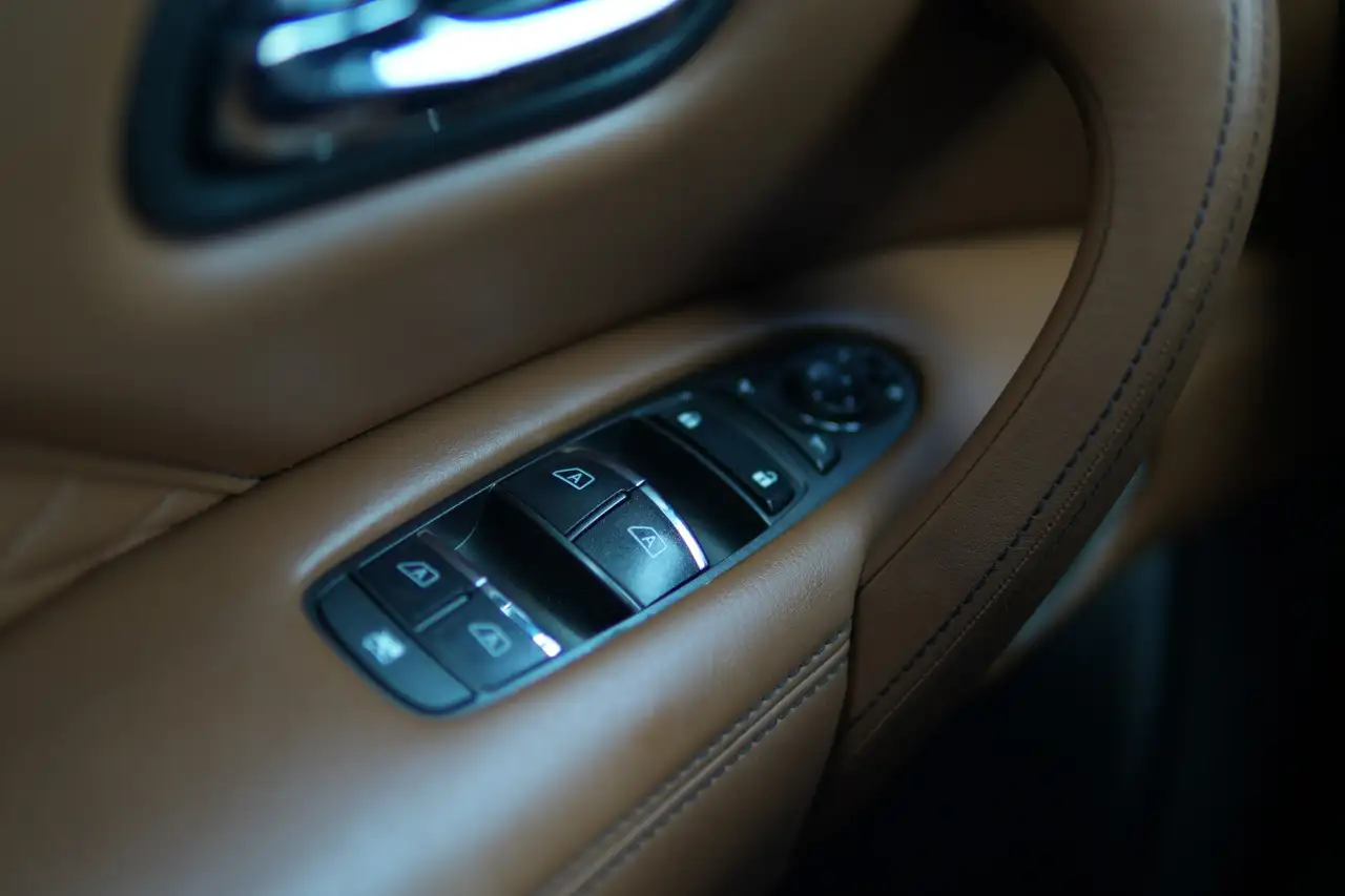 Infiniti QX80 - Image 26