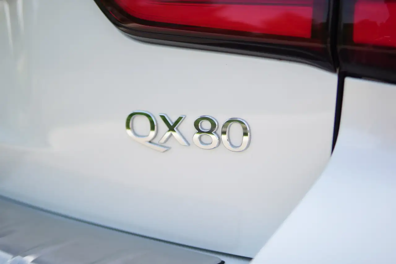 Infiniti QX80 - Image 29