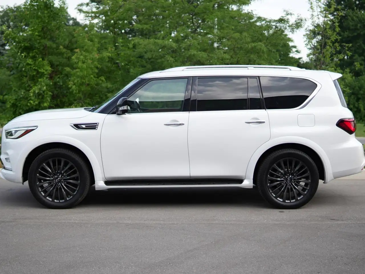Infiniti QX80 - Image 4