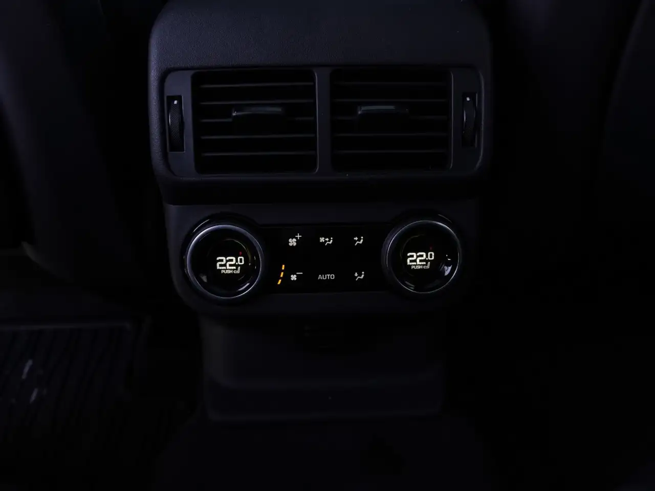Land Rover Range Rover Velar - Image 21