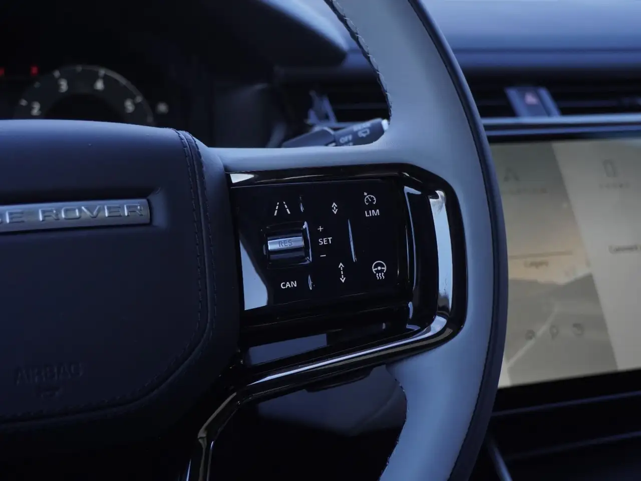 Land Rover Range Rover Velar - Image 11