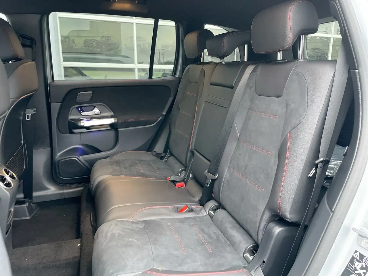 Mercedes-Benz GLB - Image 31