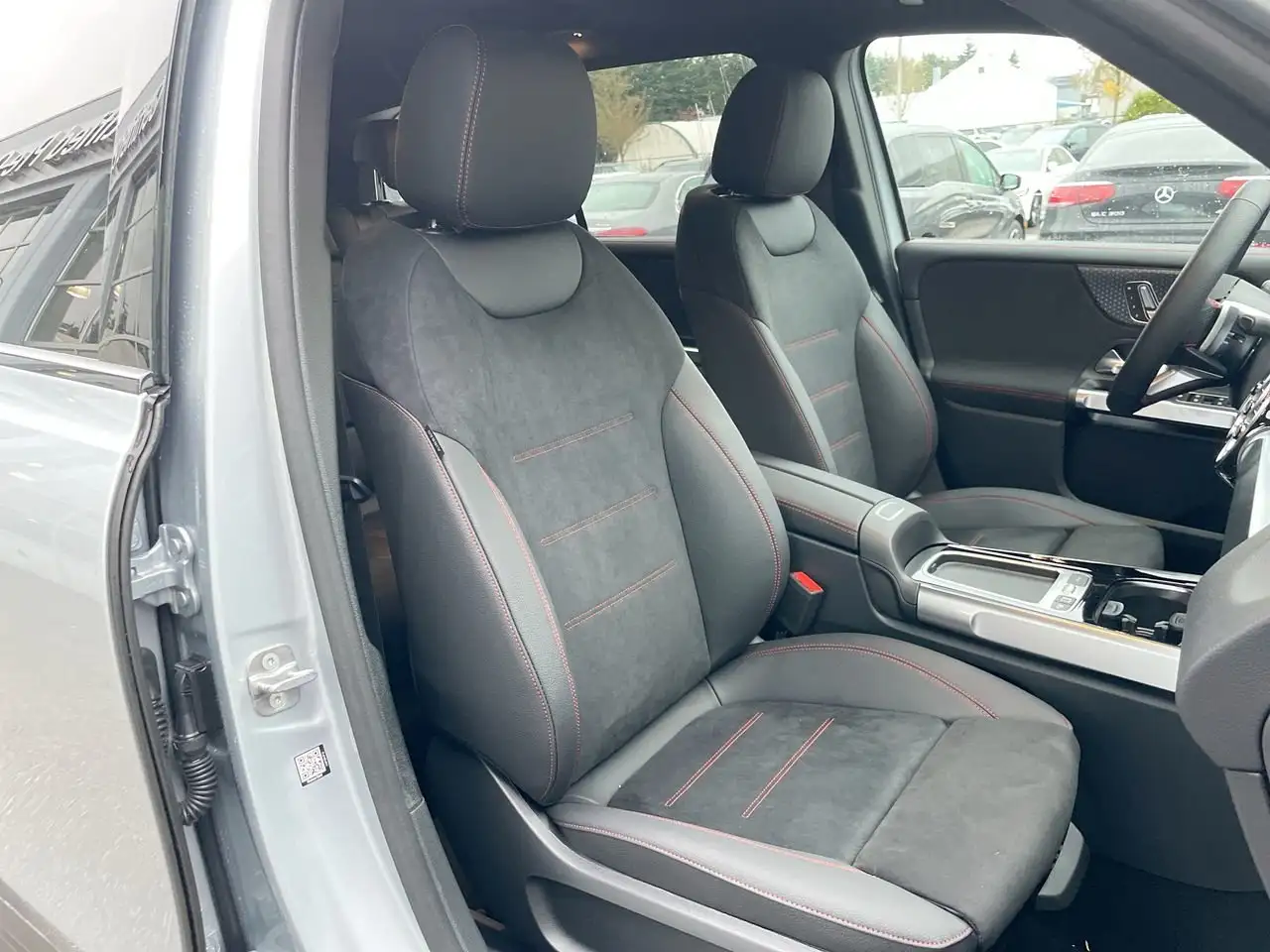 Mercedes-Benz GLB - Image 34