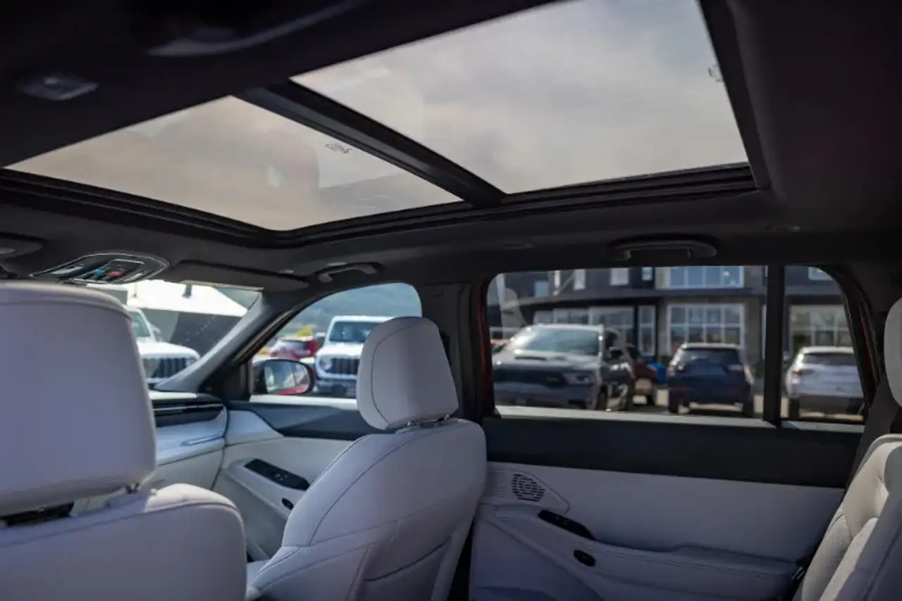 Jeep Cherokee - Image 21