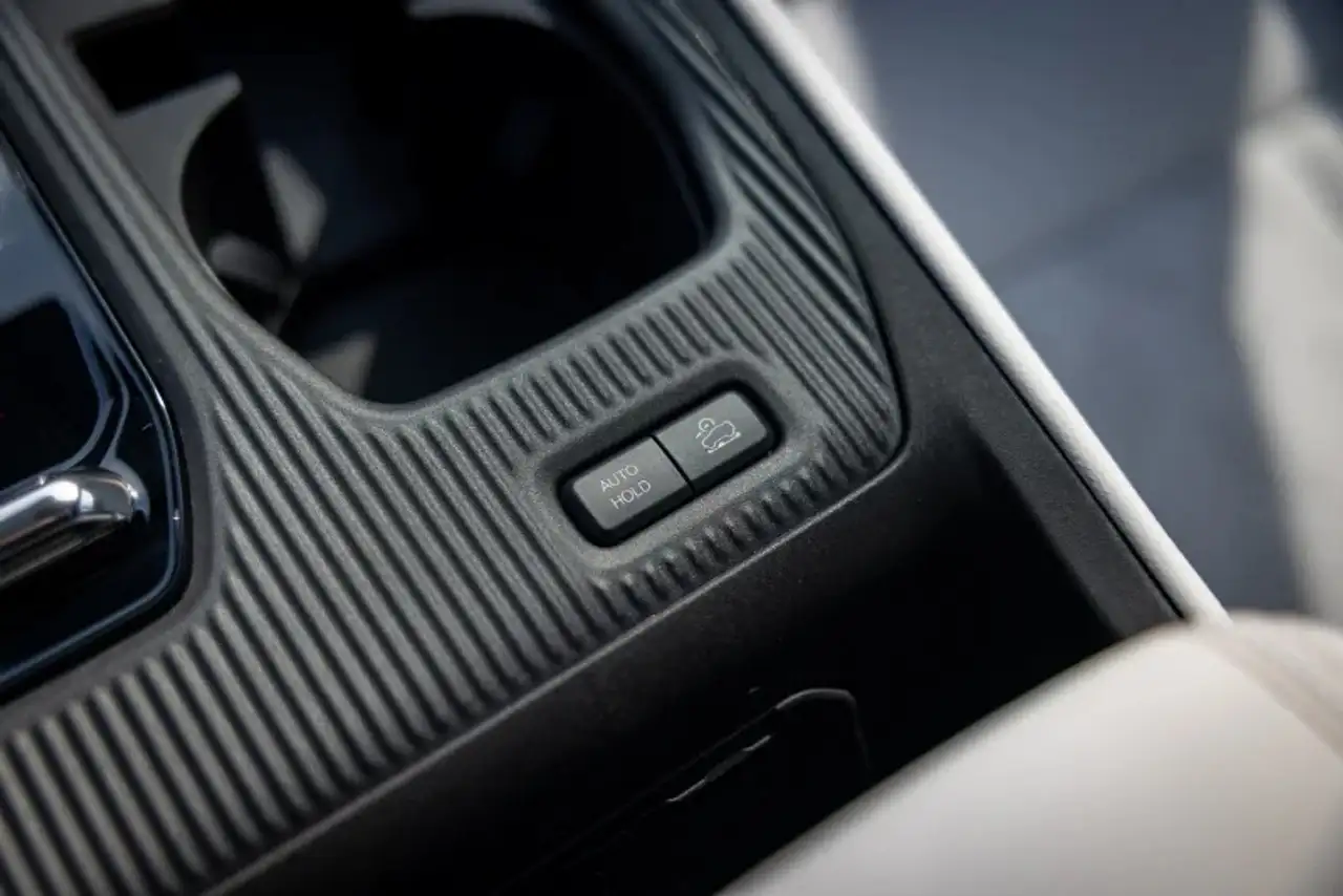 Jeep Cherokee - Image 18