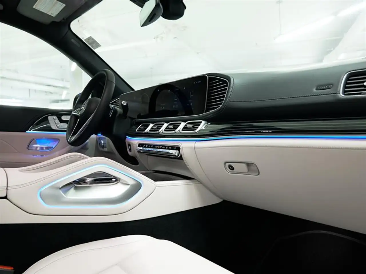 Mercedes-Benz GLE - Image 21