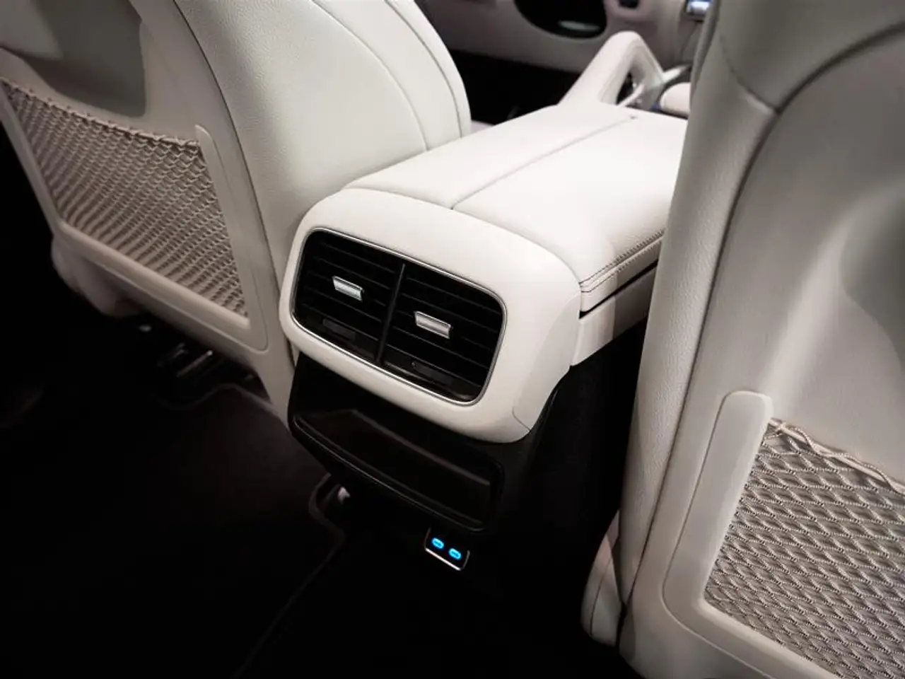 Mercedes-Benz GLE - Image 33