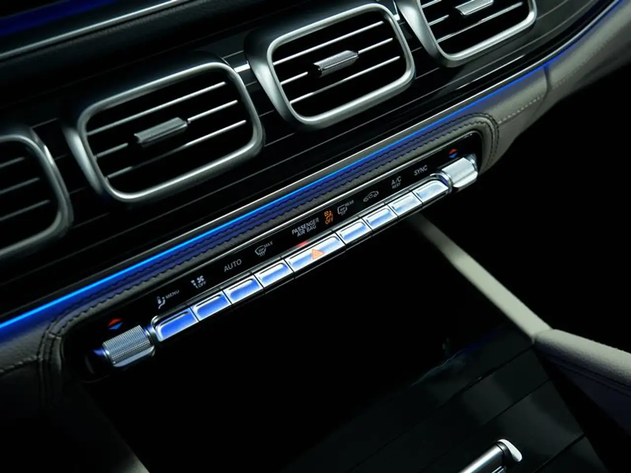 Mercedes-Benz GLE - Image 36