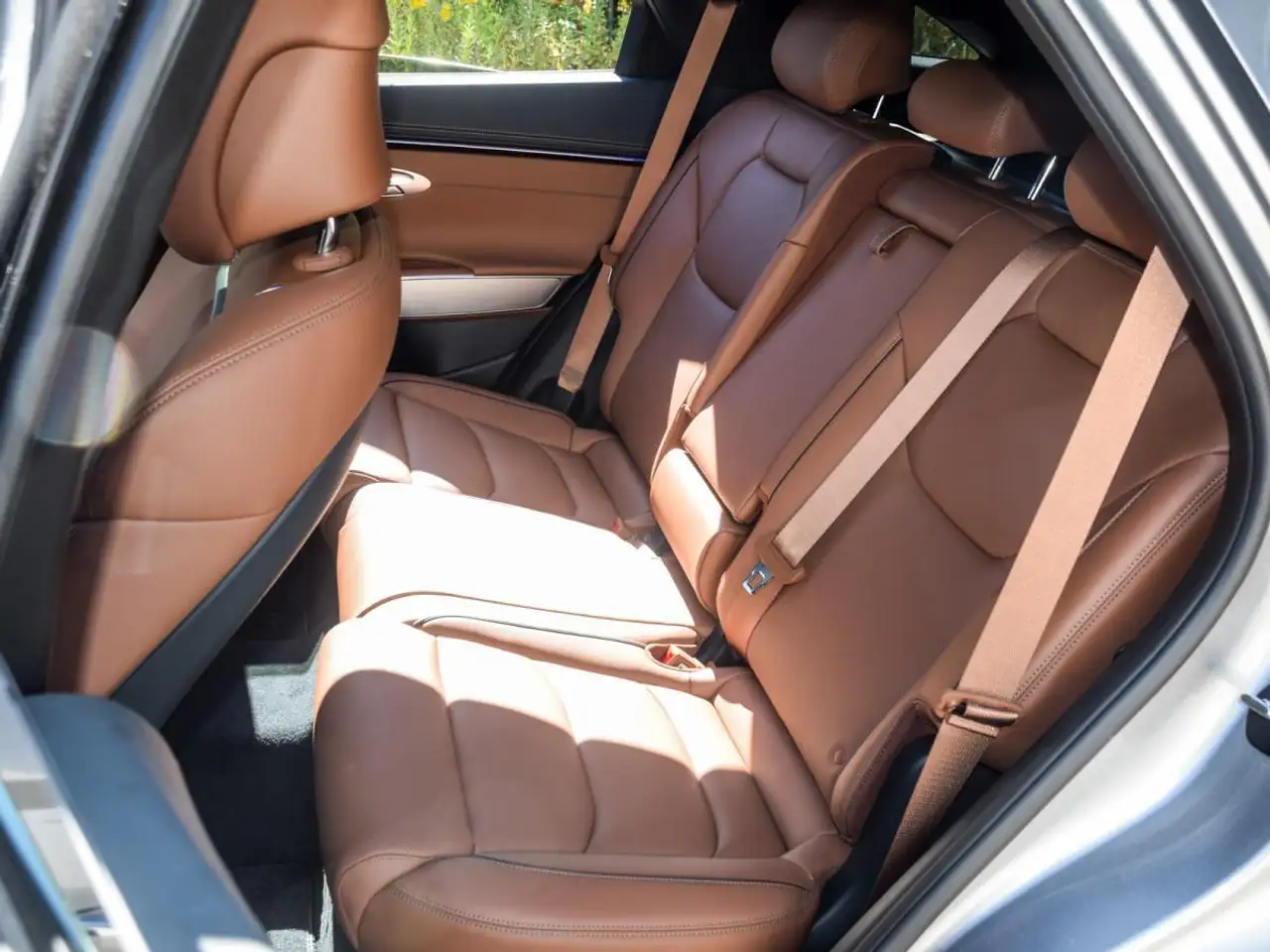 Genesis GV70 - Image 13