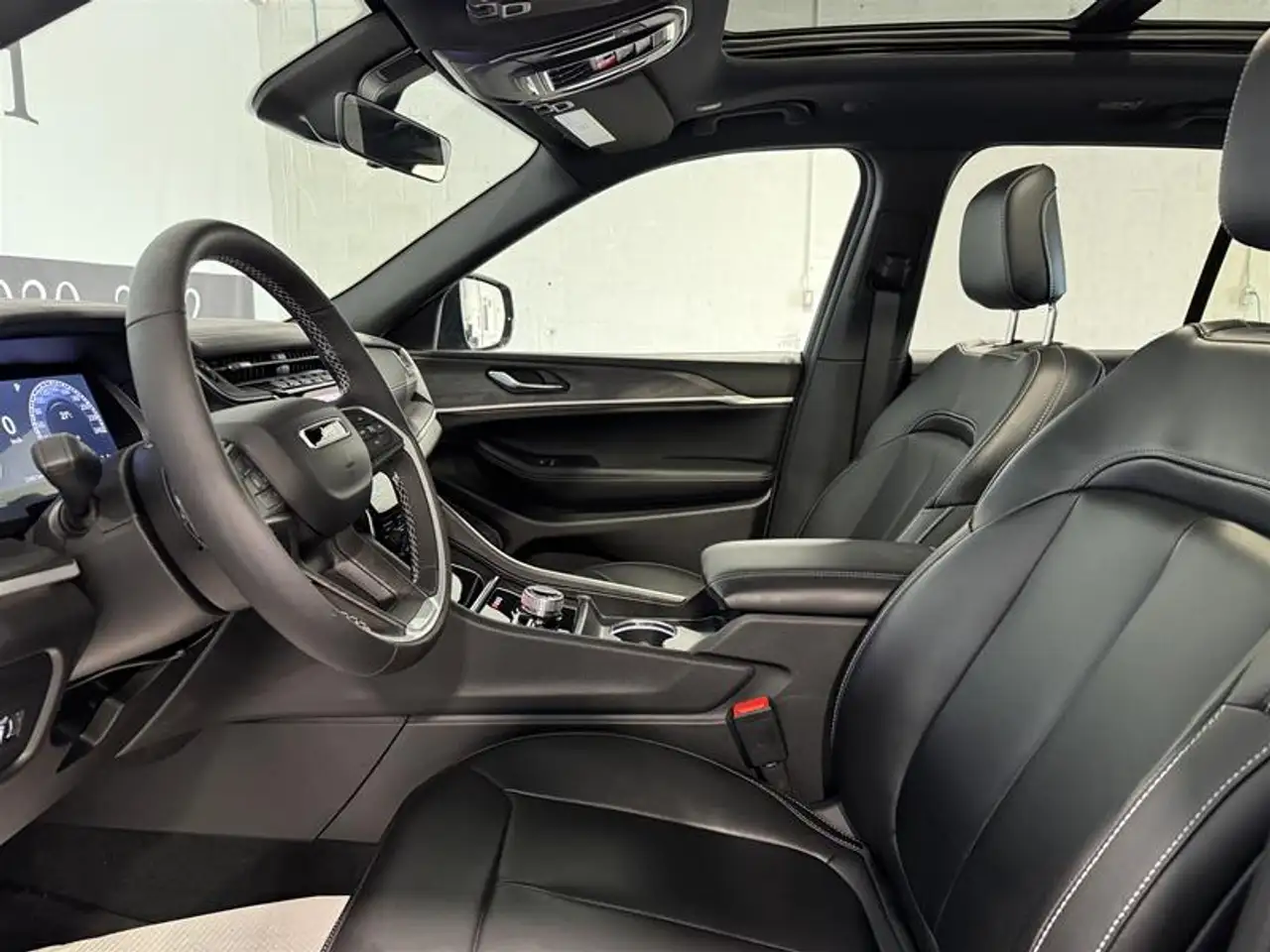 Jeep Grand Cherokee - Image 12