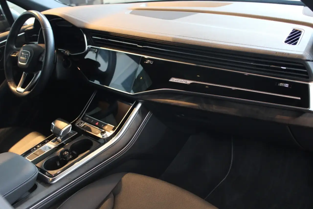 Audi Q7 - Image 12