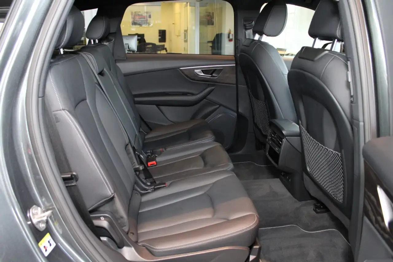Audi Q7 - Image 7