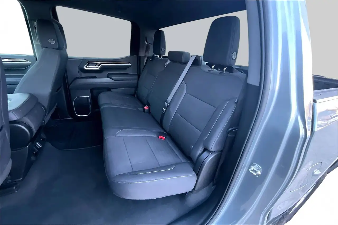 Chevrolet Silverado 1500 - Image 10
