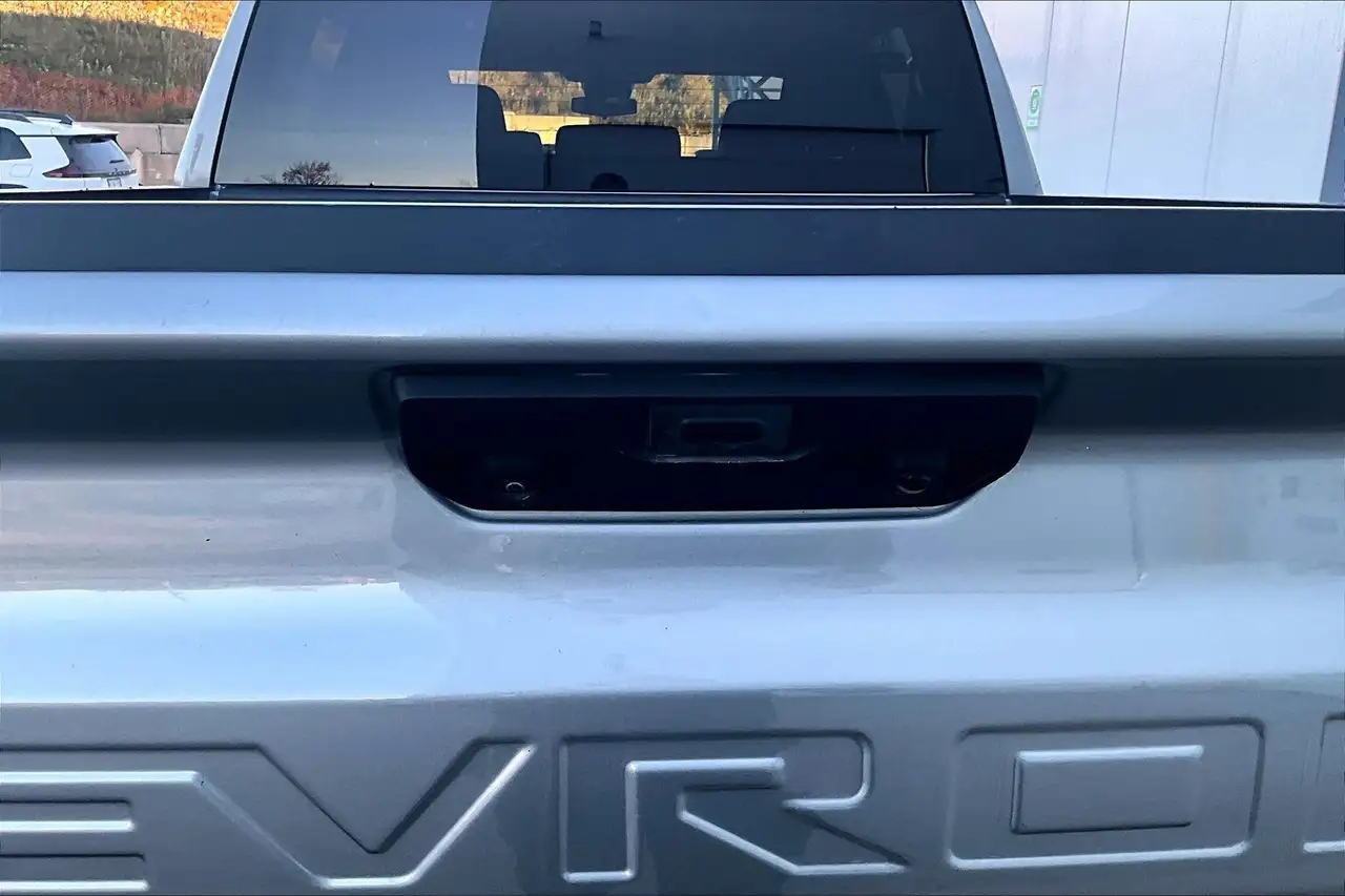 Chevrolet Silverado 1500 - Image 19
