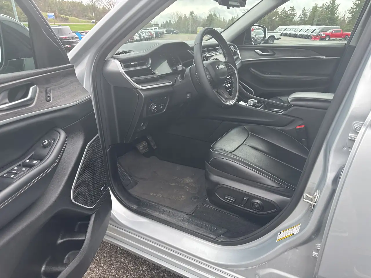 Jeep Grand Cherokee - Image 10