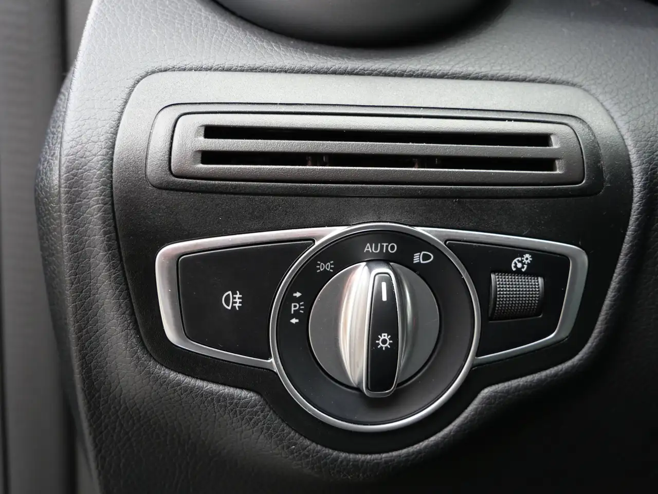 Mercedes-Benz GLC - Image 19