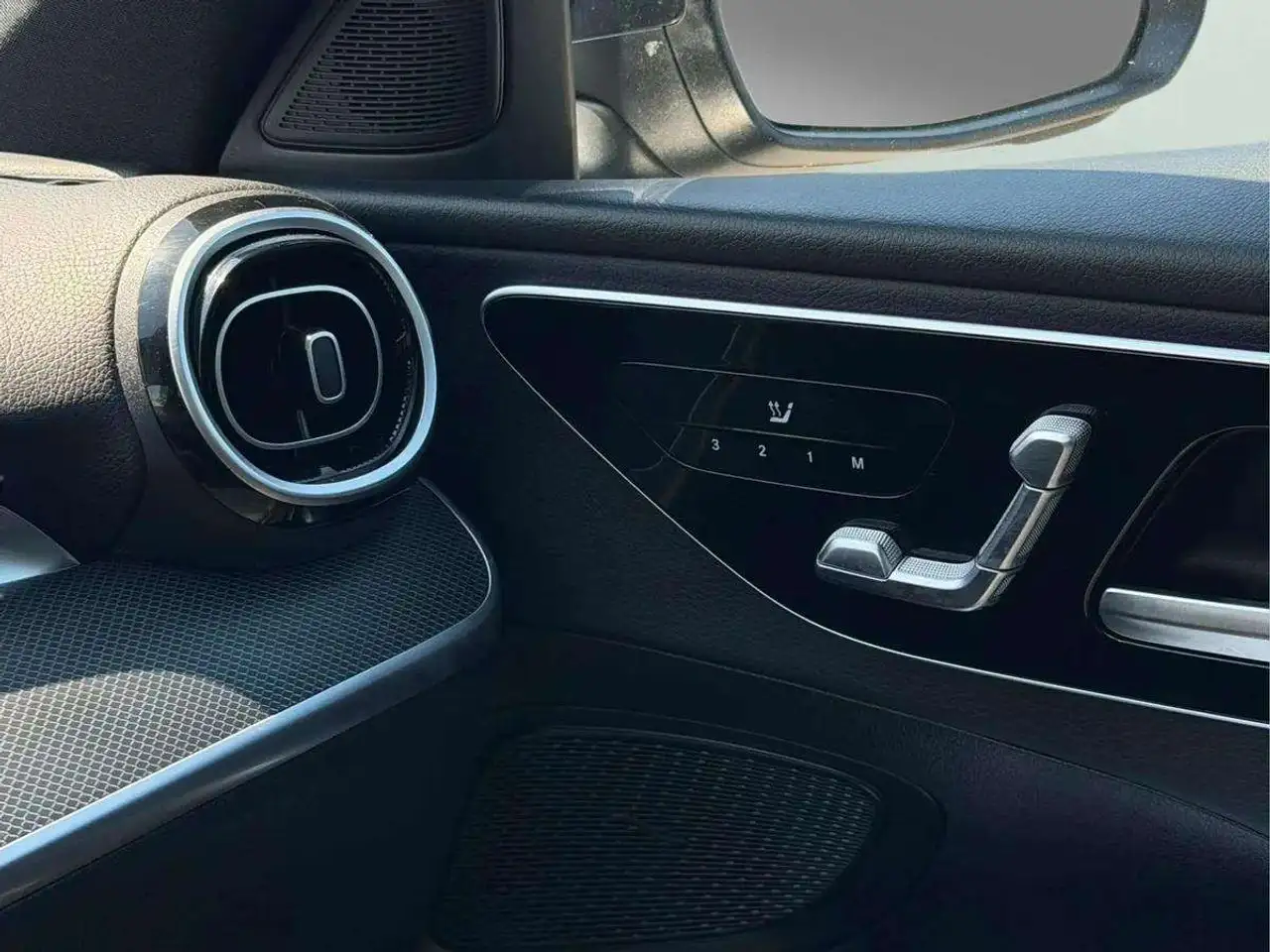 Mercedes-Benz C-Class - Image 12