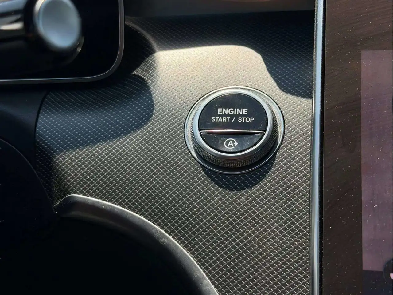 Mercedes-Benz C-Class - Image 13